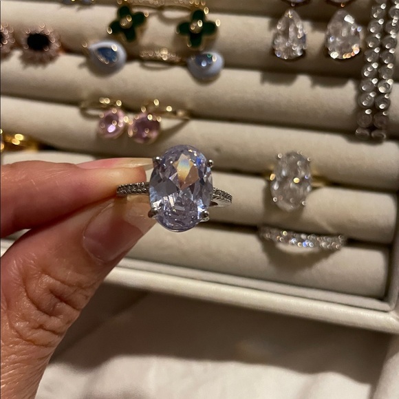 Elegant Silver and Purple Gemstone Ring - Picture 6 of 8